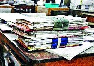 Inadequacy of land revenue files | जमीन महसुलाच्या फाइलींची अडवणूक Inadequacy of land revenue files | जमीन महसुलाच्या फाइलींची अडवणूक