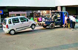'Hijacking' cars without obstacles | अडथळे नसलेल्या मोटारींची ‘उचलेगिरी’ 'Hijacking' cars without obstacles | अडथळे नसलेल्या मोटारींची ‘उचलेगिरी’