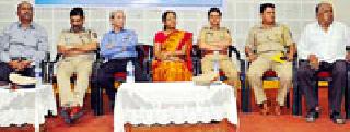 Helpline has changed lives of many | हेल्पलाईनने सावरले अनेकांचे जीवन Helpline has changed lives of many | हेल्पलाईनने सावरले अनेकांचे जीवन