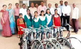 Cycle Distribution to 100 Girls | शंभरावर विद्यार्थिनींना सायकल वितरण