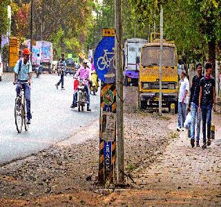 Cycle track in the know of encroachments | अतिक्रमणांच्या विळख्यात सायकल ट्रॅक