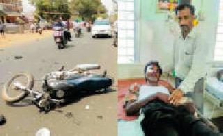 Youth wounded by bike shock | दुचाकीच्या धडकेने युवक जखमी Youth wounded by bike shock | दुचाकीच्या धडकेने युवक जखमी