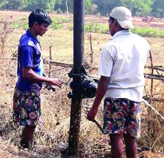 Chemical waste water pipeline leakage | रासायनिक सांडपाण्याच्या पाइपलाइनला गळती