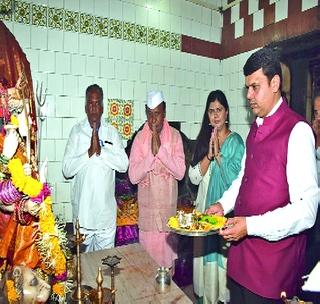 Devotees of devotees at Poharadevi! | पोहरादेवी येथे भक्तांची मांदियाळी!