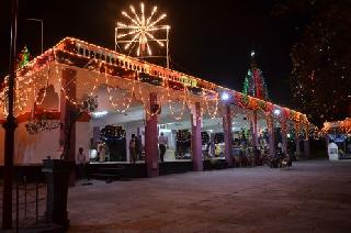 Ram Temple, which teaches a hundred years old fat | शंभर वर्षाचा वसा सांगणारे चिमुकले राम मंदिर