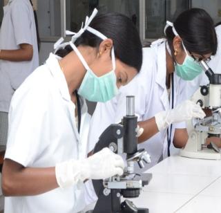 Maharashtra top ranked in Pharmacy College Rankings | फार्मसी कॉलेजच्या रँकिंगमध्ये महाराष्ट्र अव्वल