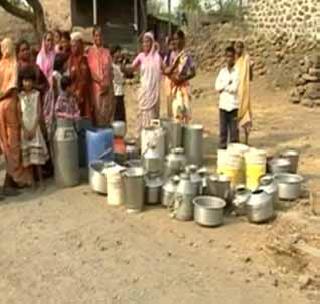 Spending millions of expenses for scarcity; Still water shortage in the weaker village | टंचाईनिवारणार्थ लाखोंचा खर्च; तरीही दुबळवेल गावात पाणीटंचाई