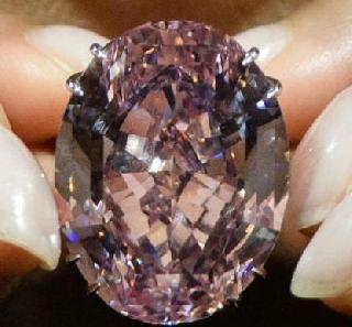 Pink diamond sold for Rs 462 crore | 462 कोटी रुपयांत विकला गेला गुलाबी हिरा