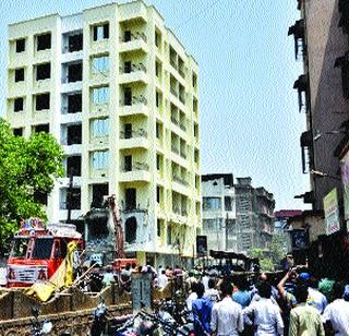 Hammer on KDMC's illegal building | केडीएमसीचा बेकायदा इमारतीवर हातोडा