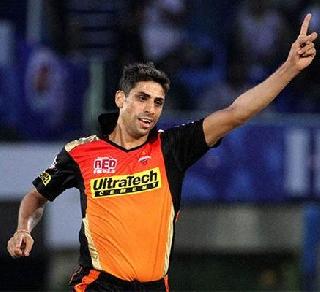 Nehra is the first bowler to record "this" in the IPL | आयपीएलमध्ये "हा" विक्रम करणारा नेहरा पहिला गोलंदाज