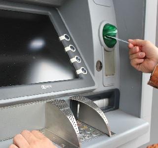 The banks of the companies reclaiming the ATM 110 crore have been exhausted | ATM चे रिकॅलिब्रेशन करणा-या कंपन्यांचे बँकांनी थकवले 110 कोटी