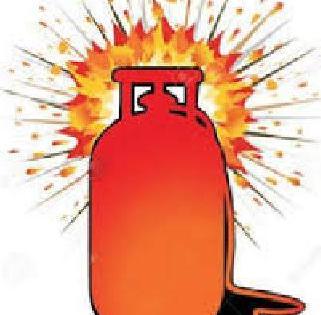 Gas cylinder blast kills seven | गॅस सिलिंडरच्या स्फोटात ७ जखमी