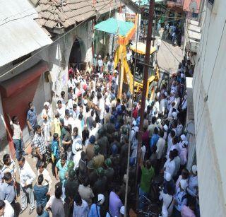 Tension on vegetable market building in Dhule | धुळे येथे भाजी बाजाराची इमारत पाडण्यावरून तणाव