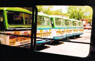 Disgruntled As buses do not run on time | बसेस वेळेवर धावत नसल्याने असंतोष