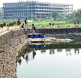 Students' wandering on Wadale lake | वडाळे तलावावर विद्यार्थ्यांची भटकंती