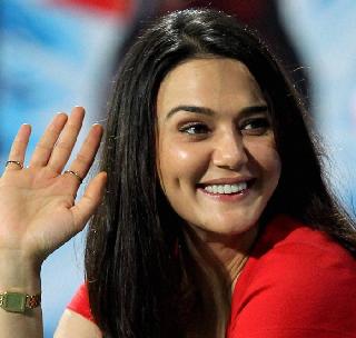 Zinta's 'love' on drought-hit villages | दुष्काळग्रस्त गावावर झिंटाची ‘प्रीती’