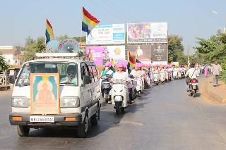 Nonviolence and peace rally in Kolhapur | कोल्हापूरात अहिंसा ज्योत व शांतता रॅली