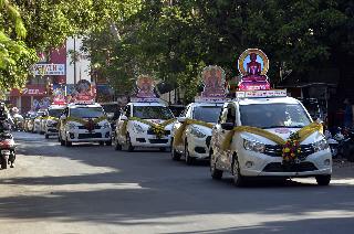 Mahavir Jayanti rally emphasizes social messages | महावीर जयंती रॅलीत सामाजिक संदेशांवर भर Mahavir Jayanti rally emphasizes social messages | महावीर जयंती रॅलीत सामाजिक संदेशांवर भर