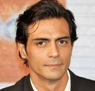 Arjun Rampal pleads guilty | अभिनेता अर्जुन रामपालवर मारहाणीचा गुन्हा दाखल