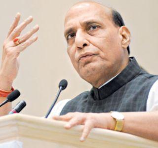 Rajnath Singh will take stringent action against those who save terrorists - Rajnath Singh | दहशतवाद्यांना वाचवणा-यांवर तेवढीच कडक कारवाई करणार - राजनाथ सिंह