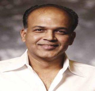 Ashutosh Gowariker's "Lokmat Maharashtrian Of The Year" | आशुतोष गोवारीकर यांचा "लोकमत महाराष्ट्रीयन ऑफ द इयर" पुरस्काराने गौरव