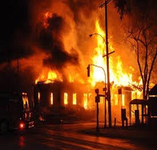 New furniture factory burned by new brothers | नवापूरात सख्ख्या भावांनी जाळला फर्निचरचा कारखाना New furniture factory burned by new brothers | नवापूरात सख्ख्या भावांनी जाळला फर्निचरचा कारखाना