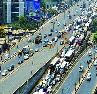 Traffic jam due to amendment of the Amar-Mahal bridge | अमरमहल पुलाच्या दुरुस्तीमुळे वाहतूक ठप्प