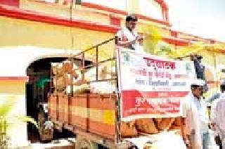 Tractor Inside Collector's Room | कलेक्टरच्या दालनात घुसविला ट्रॅक्टर