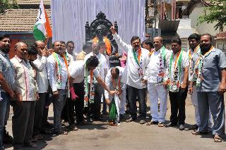 Holi of Pakistan flag by Nationalist Youth Congress | राष्ट्रवादी युवक काँग्रेसतर्फे पाकिस्तानच्या ध्वजाची होळी