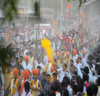 In Barashadra jalassa at Nasirabad | नशिराबाद येथे बारागाडय़ा जल्लोषात