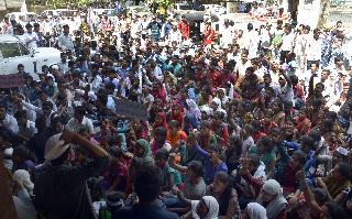 Students protest against the government hostel closure | शासकीय वसतिगृह बंद करण्यास विद्यार्थ्यांचा विरोध