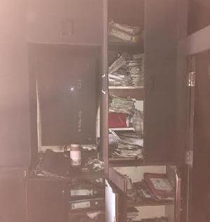 Fire in Ambika Urban Credit Society; Documents with documentation | अंबिका अर्बन पतसंस्थेत आग; कागदपत्रांसह साहित्य खाक Fire in Ambika Urban Credit Society; Documents with documentation | अंबिका अर्बन पतसंस्थेत आग; कागदपत्रांसह साहित्य खाक