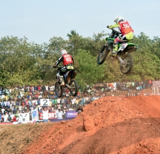 Green race proved to be 'supercross champion' | हरित नोहा ठरला ‘सुपरक्रॉस चॅम्पियन’