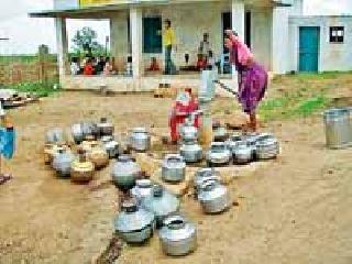 Flurry in water for drying | रखरखत्या उन्हात पाण्यासाठी होरपळ