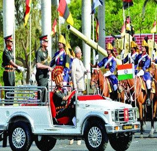 The honor of the military authority of the Supreme President's standard | सर्वोच्च राष्ट्रपती मानकाने लष्करी संस्थेचा गौरव