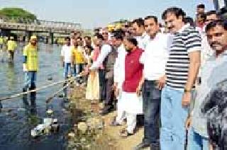 Cleanliness of rivers with public participation | लोकसहभागातून नद्या स्वच्छतेचा संकल्प