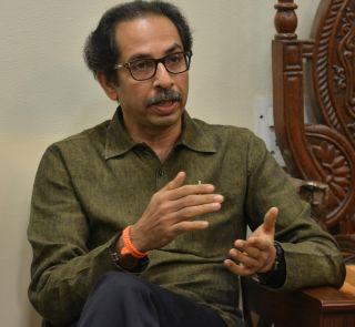 The curse of lakhs of farmers will not remain without provocation - Uddhav Thackeray | लाखो शेतक-यांचे शाप उत्पात घडविल्याशिवाय राहणार नाहीत - उद्धव ठाकरे