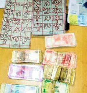 Inspector General's raid on the gambling border | महानिरीक्षक पथकाची जुगार अड्ड्यावर धाड Inspector General's raid on the gambling border | महानिरीक्षक पथकाची जुगार अड्ड्यावर धाड