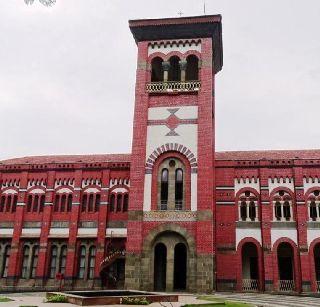 अधिकाऱ्यांना बदल्यांचे वेध