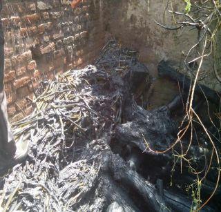 A dripping tune of 80 thousand rupees burnt in fire in Wakod | वाकोद येथे आगीमध्ये 80 हजार रुपयांच्या ठिबक नळया जळून खाक