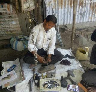 Free boot polish for national problems | राष्ट्रीय समस्यासाठी मोफत बूट पॉलिश Free boot polish for national problems | राष्ट्रीय समस्यासाठी मोफत बूट पॉलिश