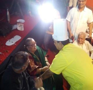 Superhech Vishnu Manohar's new world record, 53 consecutive hours of cooking | सुपरशेफ विष्णू मनोहरांचा नवा विश्वविक्रम, सलग 53 तास केलं कूकिंग Superhech Vishnu Manohar's new world record, 53 consecutive hours of cooking | सुपरशेफ विष्णू मनोहरांचा नवा विश्वविक्रम, सलग 53 तास केलं कूकिंग
