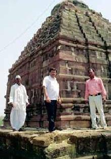 Ignore the Archeology Department at Bhandeshwar | भंडारेश्वराकडे पुरातत्व विभागाचे दुर्लक्ष