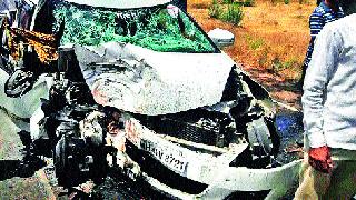 Three killed in the accident | अपघातात तीन जागीच ठार