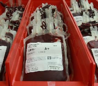 In India, it has to be thrown in five years, six lakh liters of blood | भारतात पाच वर्षात फेकावे लागले 6 लाख लिटर रक्त