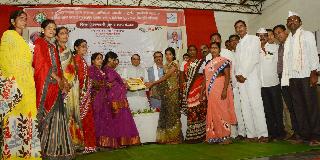 Funds to make villages self-reliant - Fundkar | गावांना स्वावलंबी करण्यासाठी निधी देणार-फुंडकर Funds to make villages self-reliant - Fundkar | गावांना स्वावलंबी करण्यासाठी निधी देणार-फुंडकर