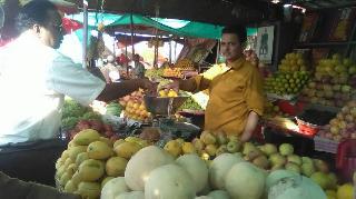 Fruit King prices in the market! | फळांचा राजा खातोय बाजारपेठेत भाव! Fruit King prices in the market! | फळांचा राजा खातोय बाजारपेठेत भाव!
