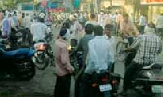 Junk station route with alcoholic crowd | मद्यपींच्या गर्दीने स्टेशन मार्ग ठप्प