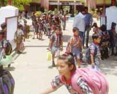 School of CBSE curriculum fills up in the sunlight | रखरखत्या उन्हात भरते सीबीएसई अभ्यासक्रमाची शाळा