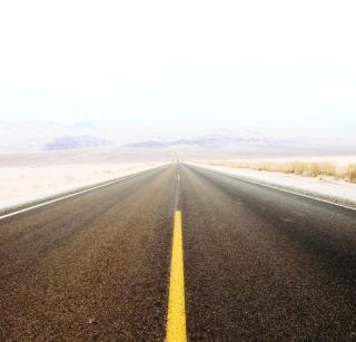 A 12-year-old son is 1300 km by car. Cross-border crosses | १२ वर्षांच्या मुलाने कार चालवून १३०० कि.मी. अंतर केले पार